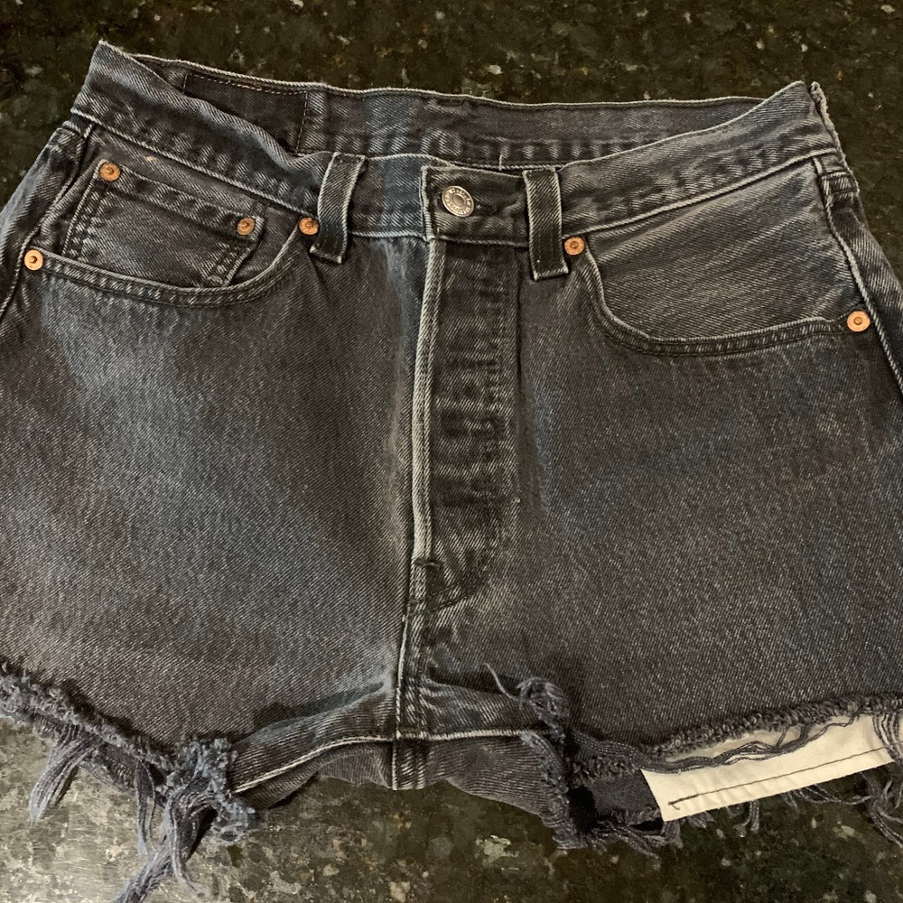 Levi Vintage High-Waisted Black Shorts